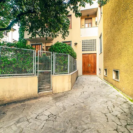 Lägenhet Relax San Frediano Con Giardino Florens